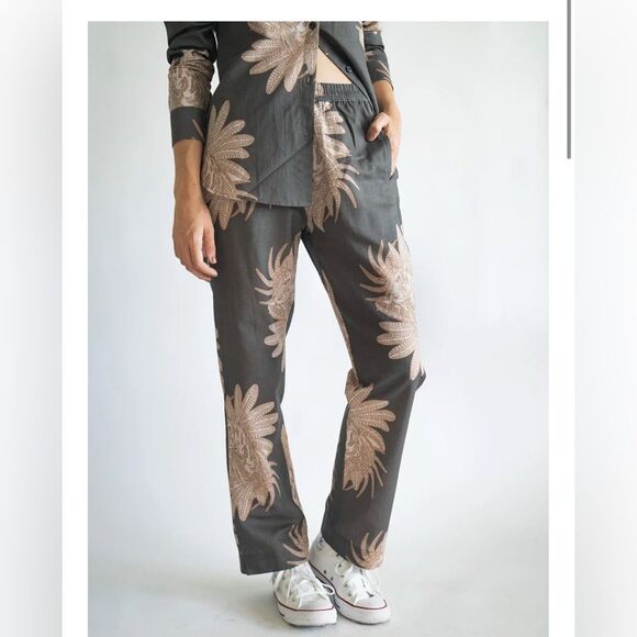 Las Surenas Greek tiger linen pant in gray • Small - Picture 2 of 4